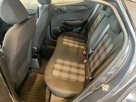 Hyundai i10 11 of 12