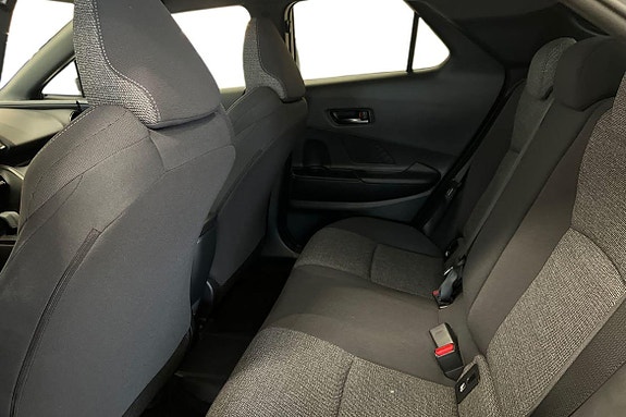 Toyota C-HR 13 of 21
