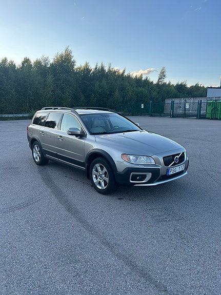 Volvo XC70 2 of 6
