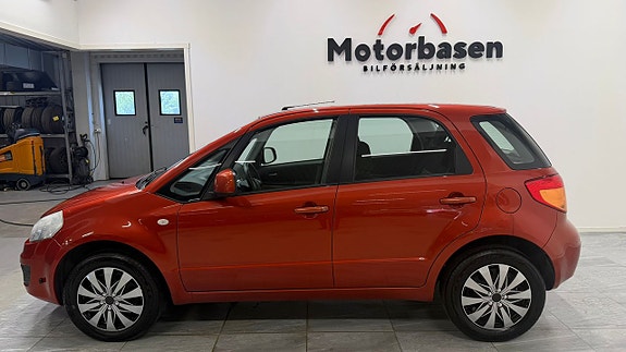Suzuki SX4 2 of 11