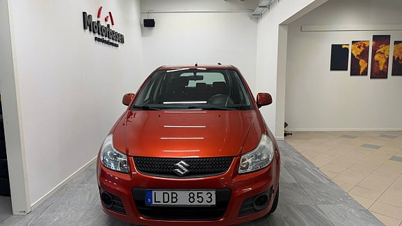 Suzuki SX4 3 of 11