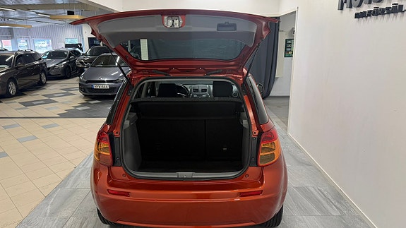 Suzuki SX4 6 of 11