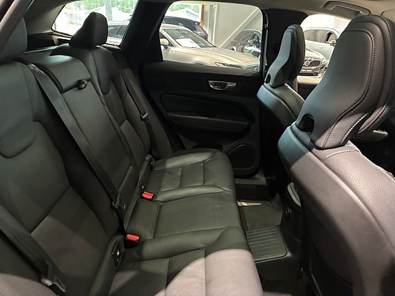 Volvo XC60 14 of 20