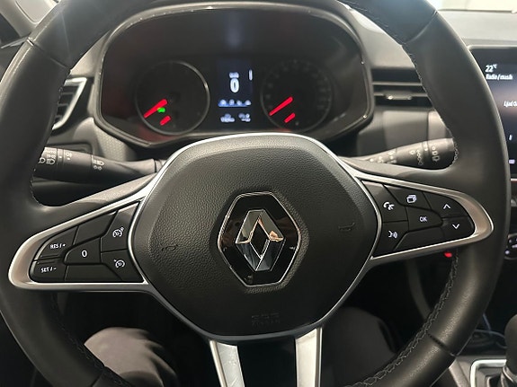 Renault Clio 9 of 14