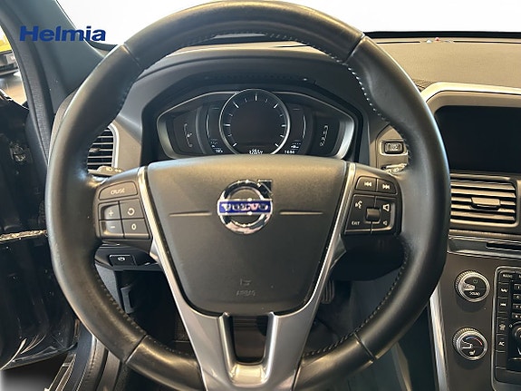 Volvo XC60 10 of 14