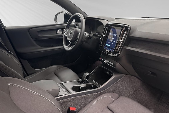 Volvo EX40 8 of 19