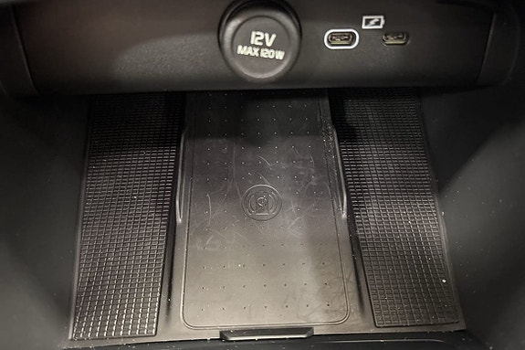 Volvo EX40 17 of 19