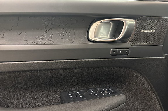 Volvo EX40 16 of 19