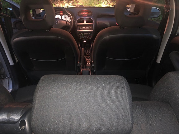 Peugeot 206 4 of 12