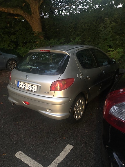 Peugeot 206 2 of 12