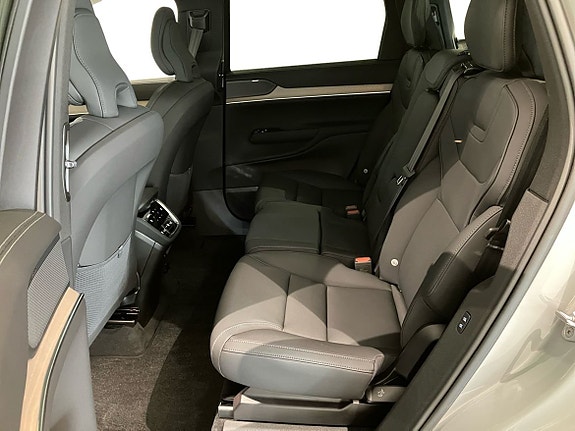 Volvo EX90 6 of 13