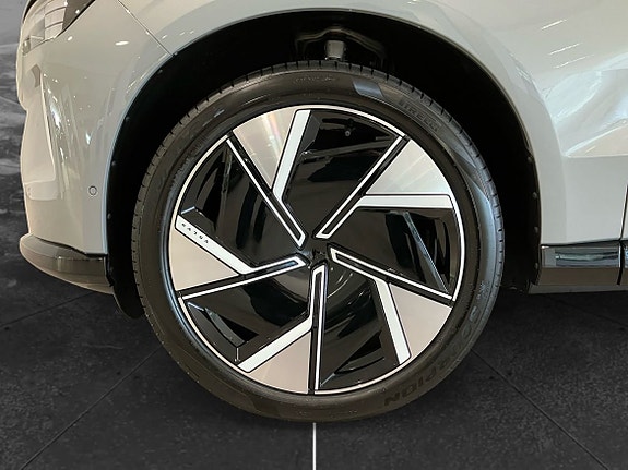 Volvo EX90 9 of 13