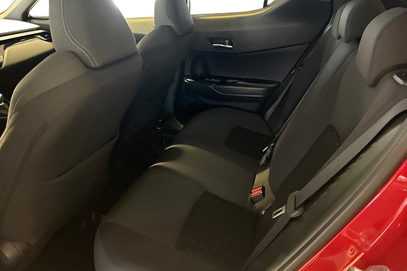 Toyota C-HR 11 of 21