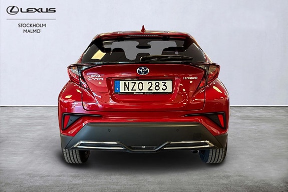 Toyota C-HR 4 of 21
