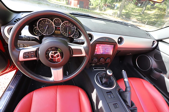 Mazda MX-5 8 of 17