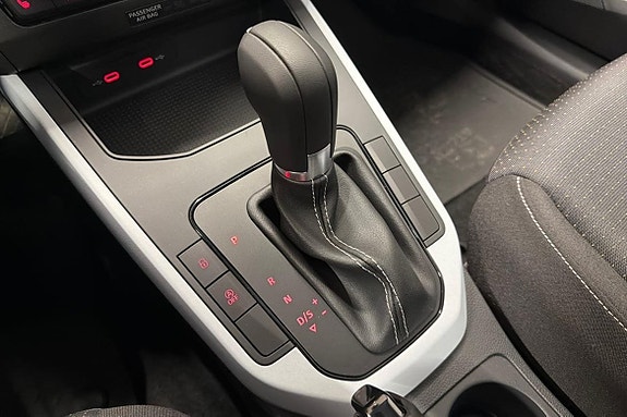 Seat Arona 15 of 20
