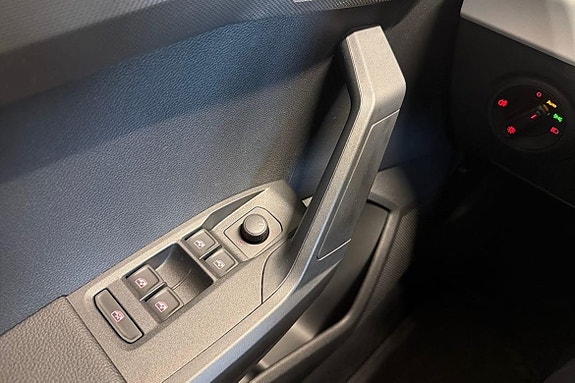 Seat Arona 18 of 20