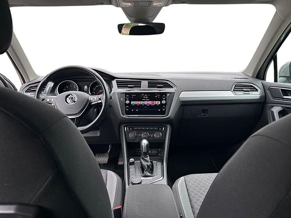 Volkswagen Tiguan 10 of 23