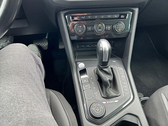Volkswagen Tiguan 12 of 23
