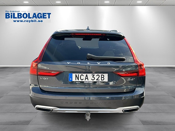 Volvo V90 Cross Country 5 of 12