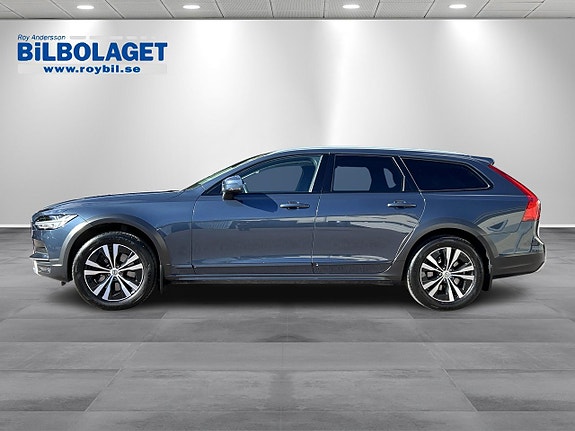 Volvo V90 Cross Country 2 of 12