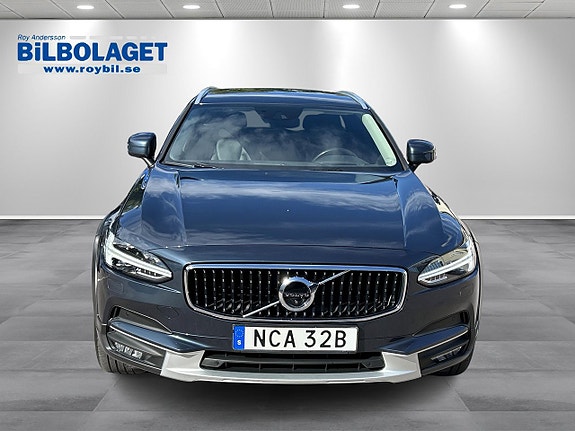 Volvo V90 Cross Country 4 of 12