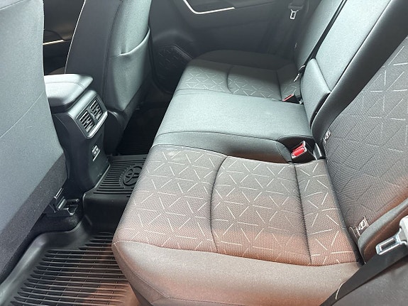 Toyota RAV4 9 of 12