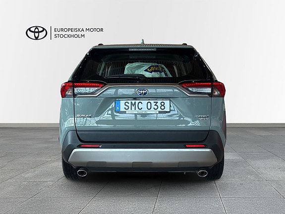 Toyota RAV4 6 of 12