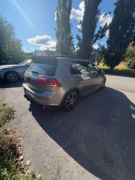 Volkswagen Golf VII 5 of 8