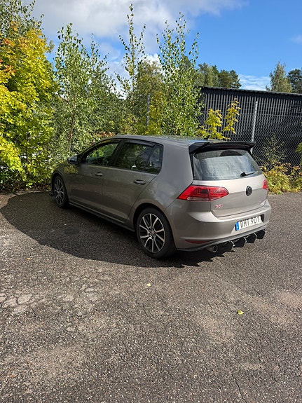 Volkswagen Golf VII 6 of 8