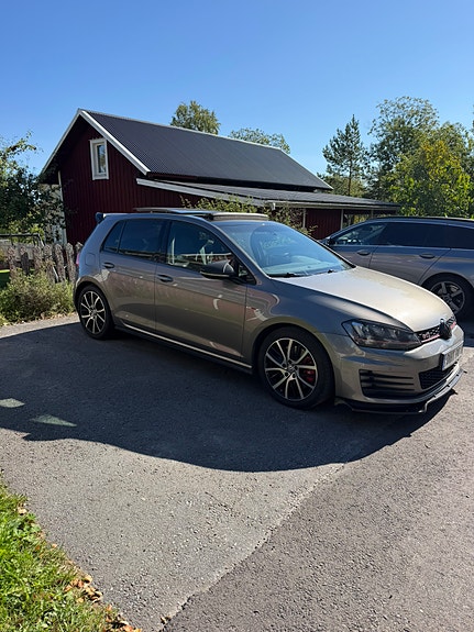 Volkswagen Golf VII 4 of 8