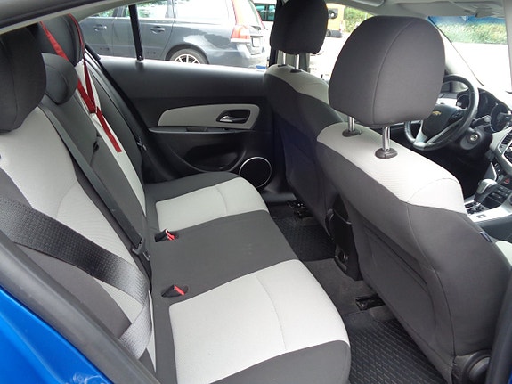 Chevrolet Cruze 8 of 9