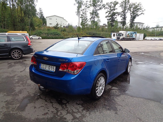 Chevrolet Cruze 4 of 9
