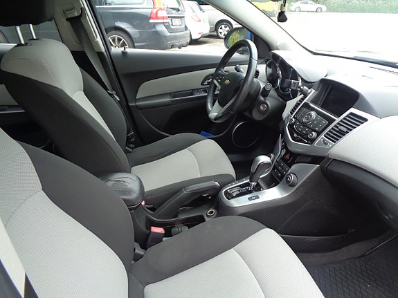 Chevrolet Cruze 7 of 9