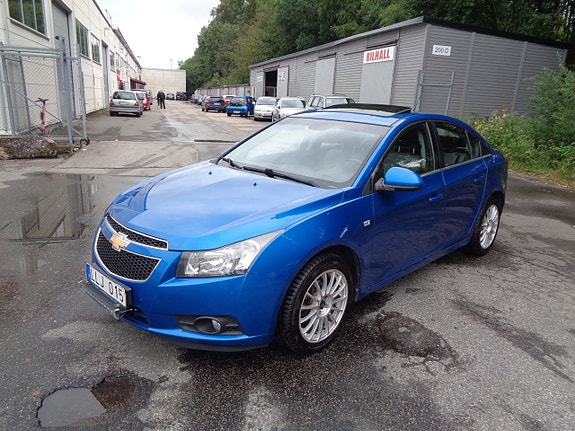 Chevrolet Cruze 2 of 9