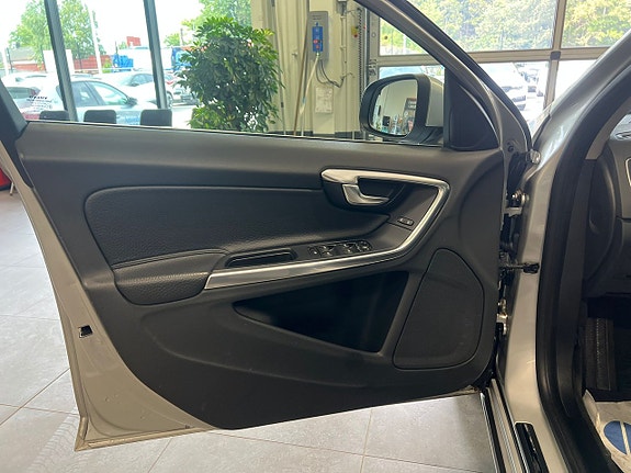 Volvo S60 13 of 25
