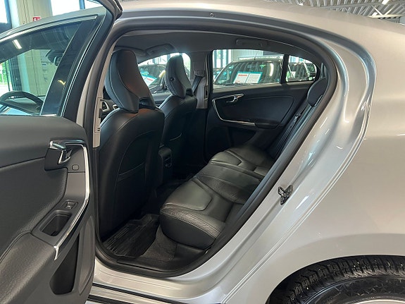 Volvo S60 10 of 25