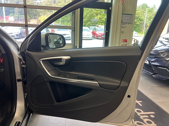 Volvo S60 14 of 25