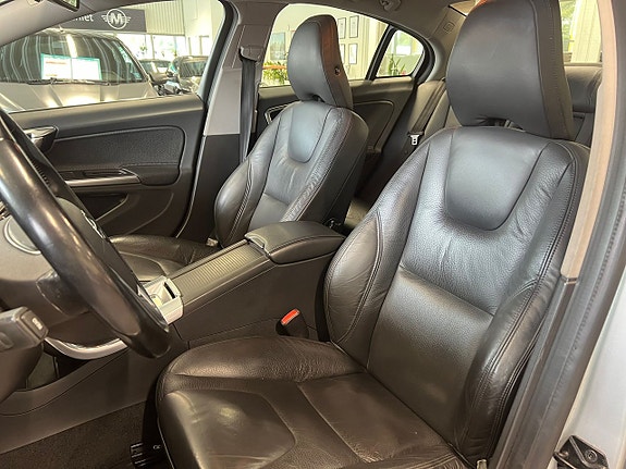 Volvo S60 16 of 25