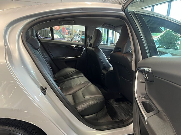 Volvo S60 12 of 25