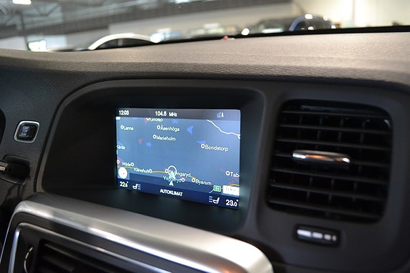 Volvo V60 Cross Country 15 of 19