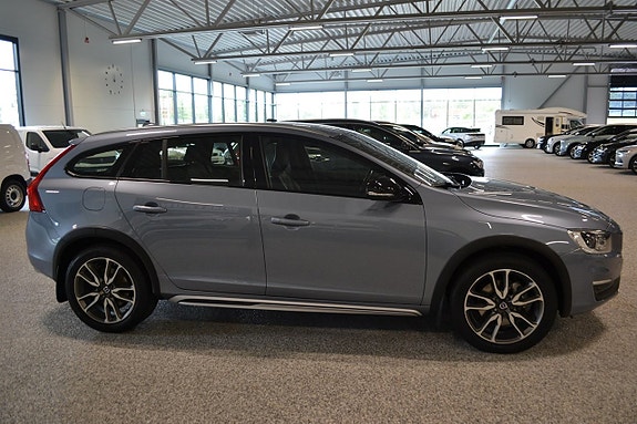 Volvo V60 Cross Country 5 of 19