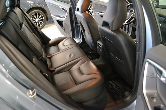 Volvo V60 Cross Country 12 of 19