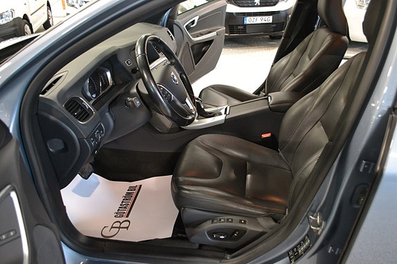 Volvo V60 Cross Country 9 of 19