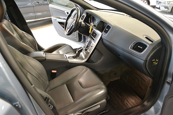 Volvo V60 Cross Country 13 of 19
