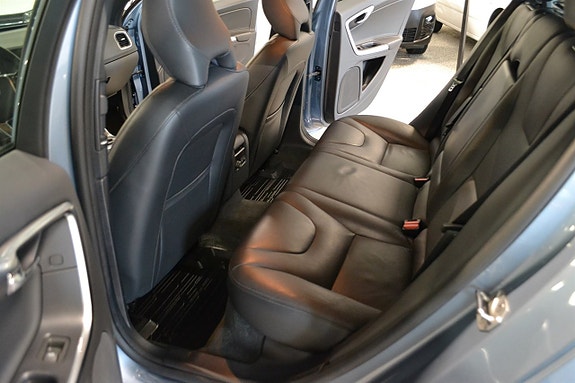 Volvo V60 Cross Country 11 of 19