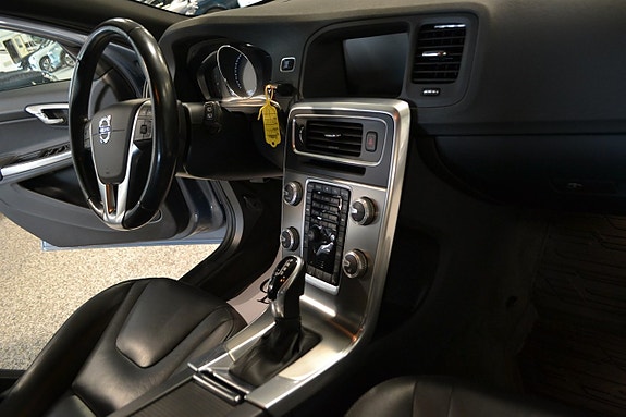 Volvo V60 Cross Country 14 of 19
