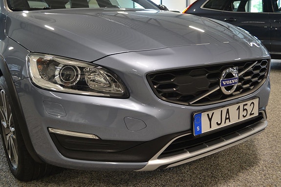 Volvo V60 Cross Country 7 of 19