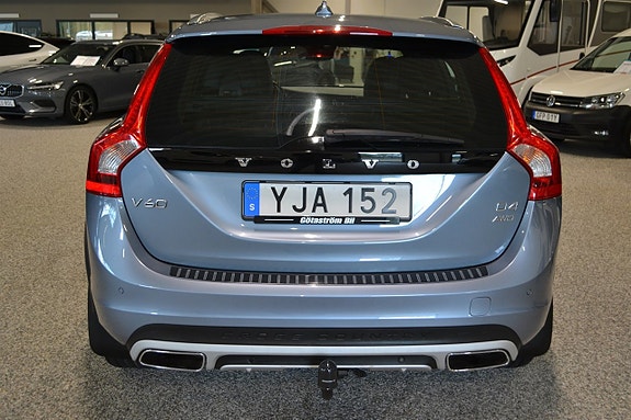 Volvo V60 Cross Country 3 of 19