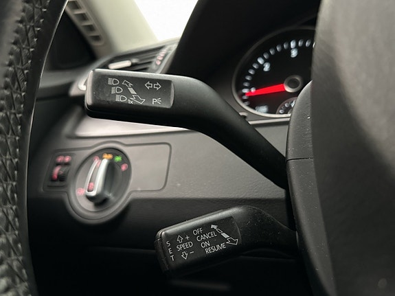Volkswagen Passat 13 of 29